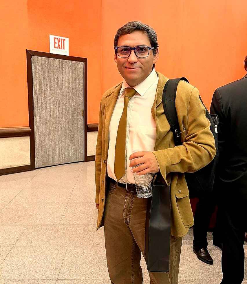 Foto profesional del Dr. Peña